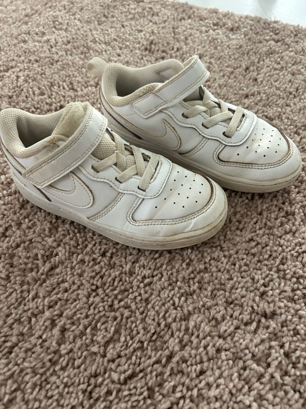 Nike Kids Cream and White Low-Top Sneakers with Hook-and-Loop Strap